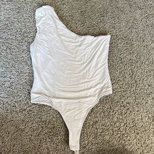 One shoulder cream bodysuit - Medium